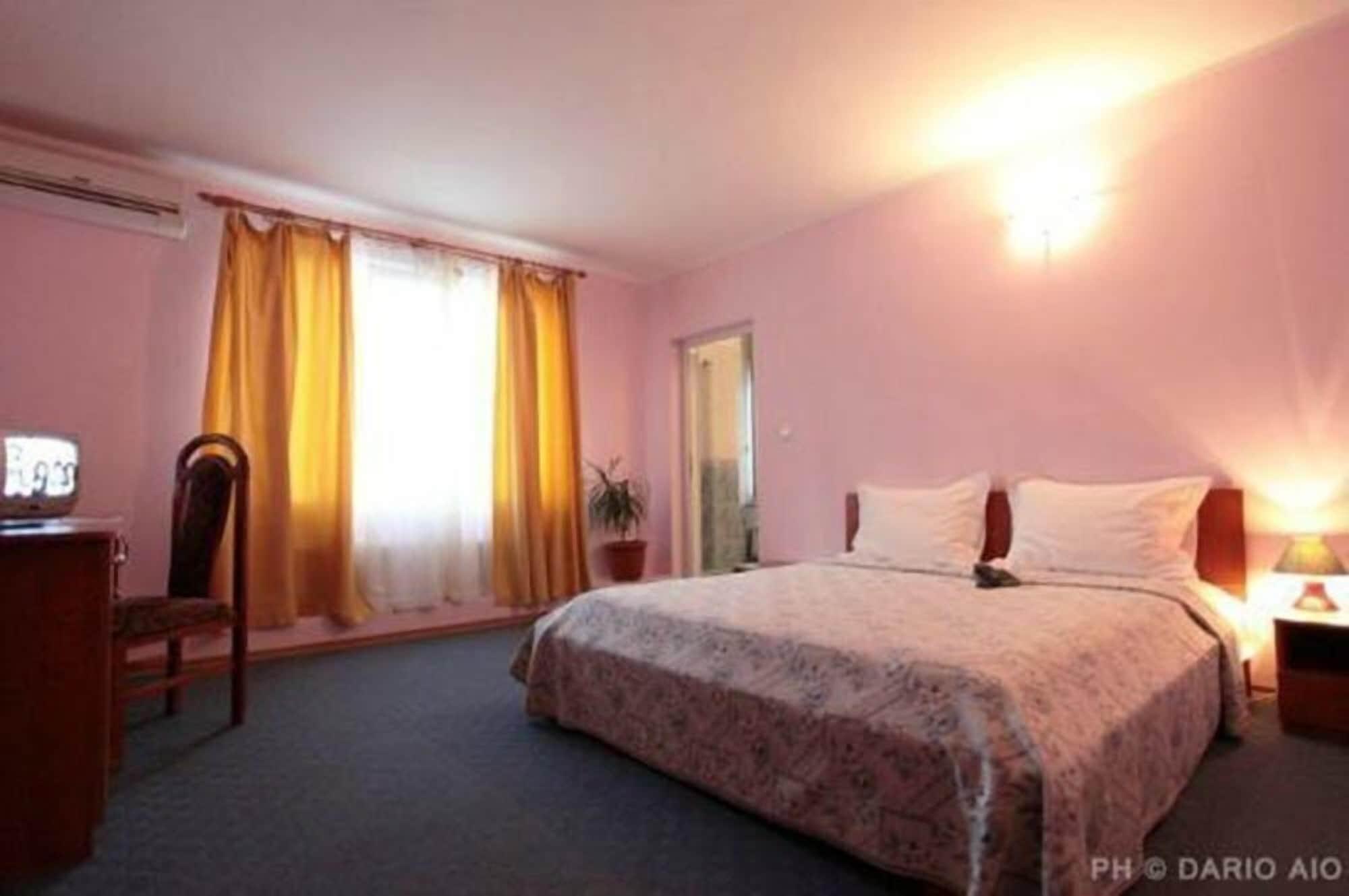 טימישוארה Hotel Adriatico מראה חיצוני תמונה